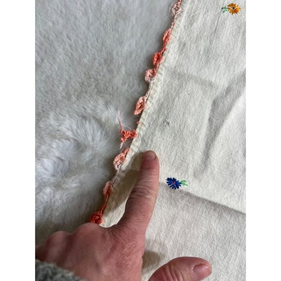 Crochet embroidered kitty cat table runner - Picture 4 of 8